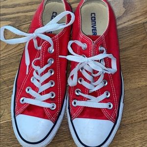 Red converse!!